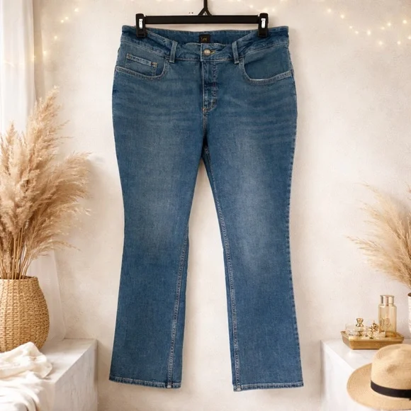 Lee Women's Plus Size Bootcut Jeans 16W Short Mid Rise Blue Denim - Picture 2 of 10
